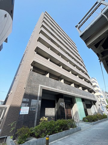 西宮市甲子園高潮町のマンションの建物外観