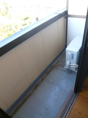 バルコニー　陽当たり良好のバルコニーで洗濯物も良く乾きます♪