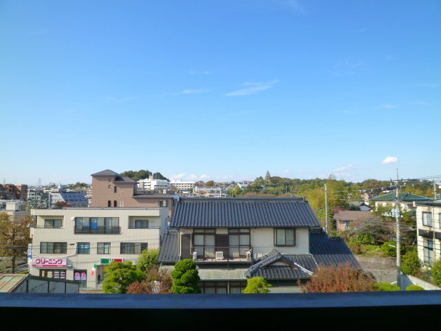 眺望　バルコニーからの眺望は前に高い建物が無く陽当り眺望良好です♪