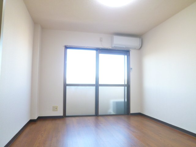 居室・リビング　北西向き最上階の４階で陽当たり眺望良好です♪