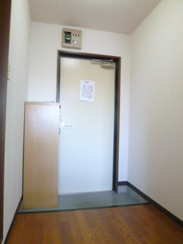 玄関　シューズボックス付きの広々玄関スペースです♪