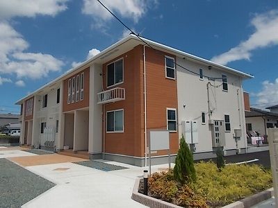 【菊池市泗水町吉富のアパートの建物外観】