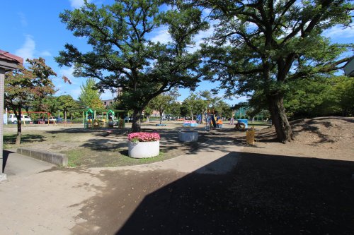 【シャーメゾンアイリスの公園】