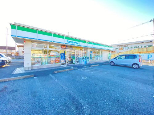 コンビニ　ファミリーマート松阪インター店（コンビニ）まで979m