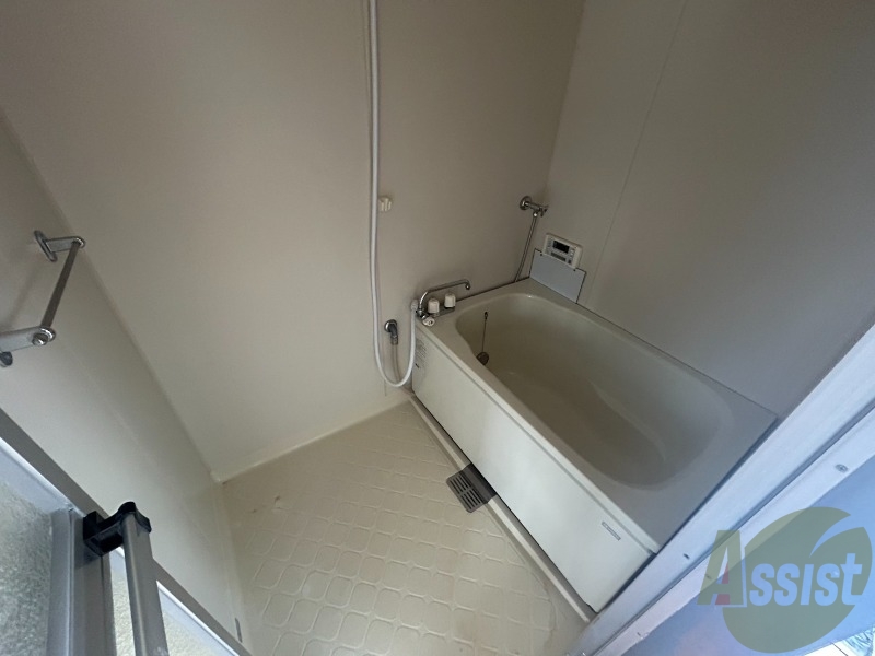 バス・シャワールーム　浴槽があるためゆっくりと湯舟につかることが出来ます。