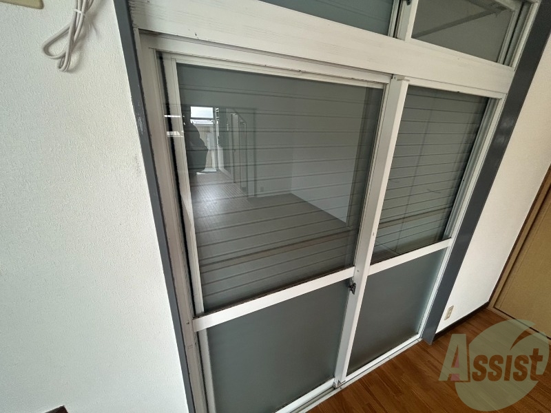 バルコニー　バルコニーはありませんが、防犯シャッターがございます。