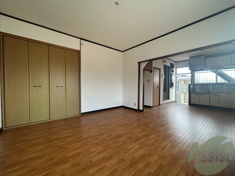 居室・リビング　広浩としたフローリングの居室になります。