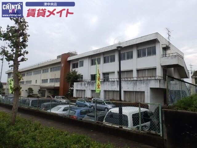 小学校　津市立千里ヶ丘小学校（小学校）まで1176m