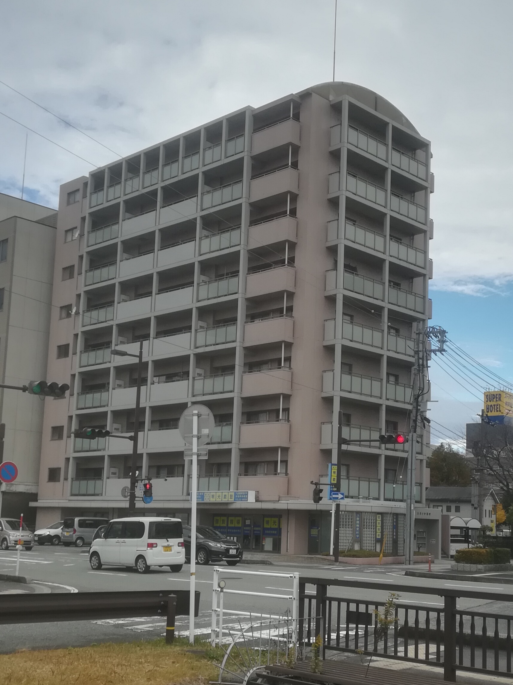 建物外観　オートロック、TVモニターフォン付き、SECOM