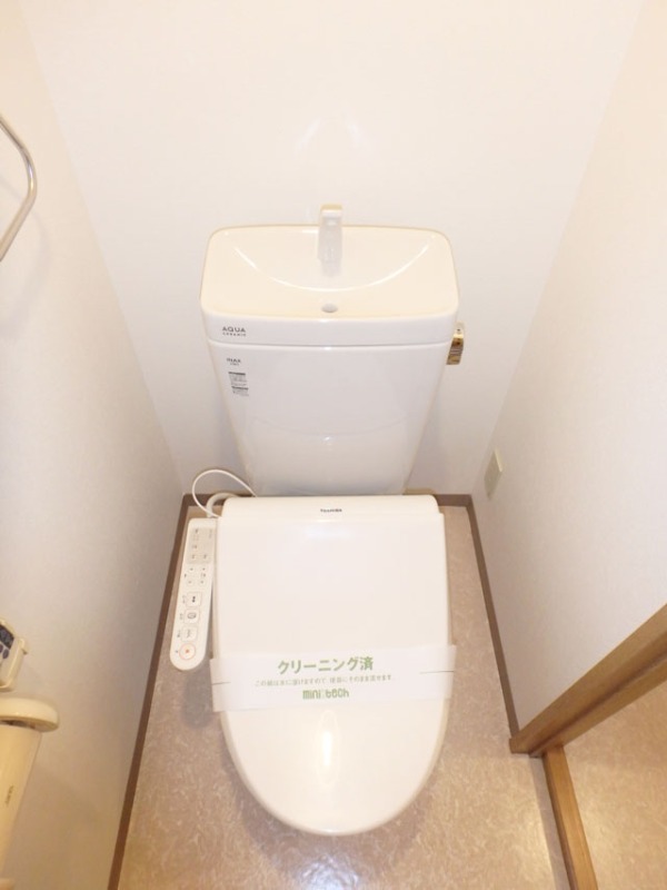 トイレ　温水洗浄便座付き♪