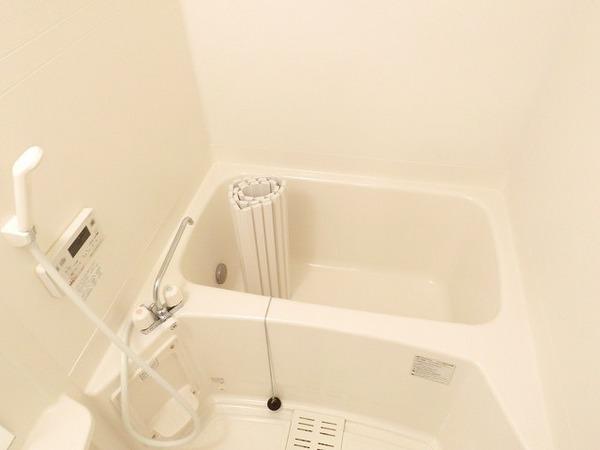 バス・シャワールーム　浴室乾燥機付きバス！