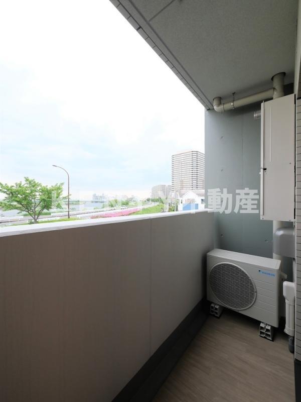 バルコニー　開放的で明るい空間を演出してくれるバルコニーです