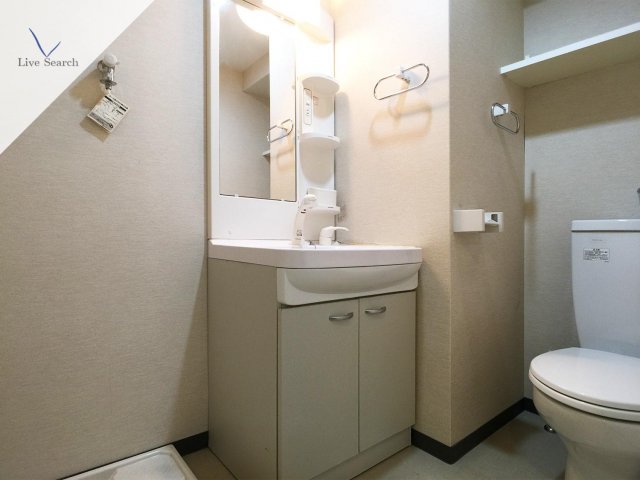 洗面設備　独立洗面台あり、毎朝おしゃれに忙しい女性の方におすすめです