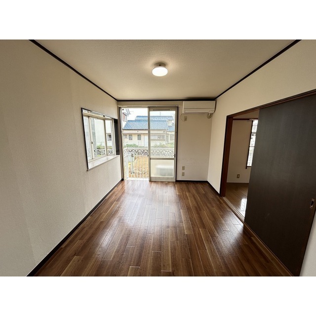 居室・リビング　角部屋、２面採光
