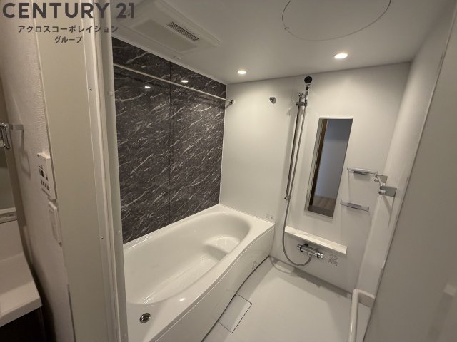 バス・シャワールーム　浴室乾燥機付きで便利です！