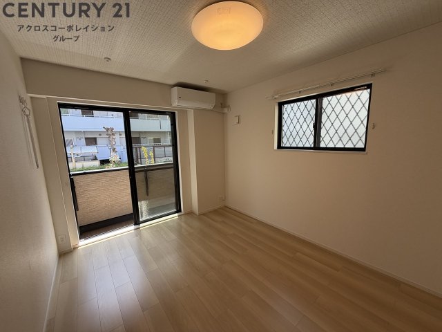 居室・リビング　床が明るい色合いで綺麗です♪