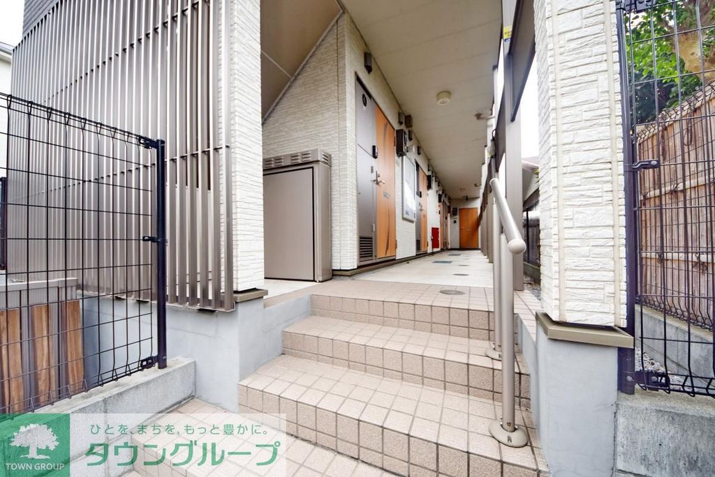 玄関　★1人暮らしでも安心の設備です★