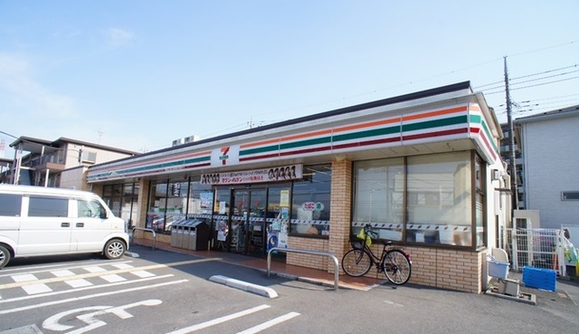コンビニ　セブンイレブン越谷平方南町店（コンビニ）まで400m