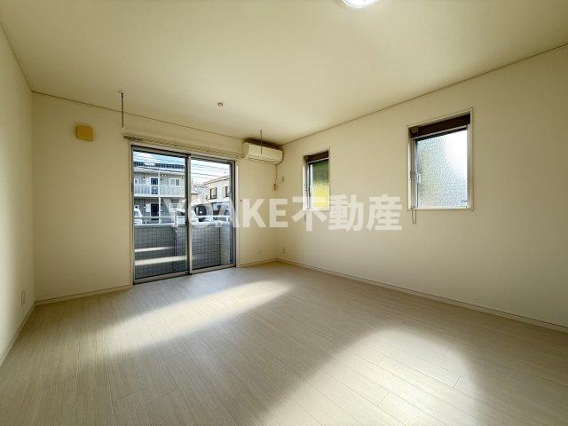 居室・リビング　画像は別部屋のものです。相違がある場合、現況優先。