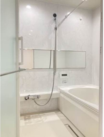 バス・シャワールーム　追焚き・浴室乾燥機付♪