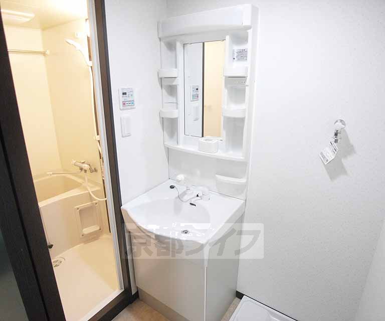 洗面設備　嬉しい独立洗面台です。