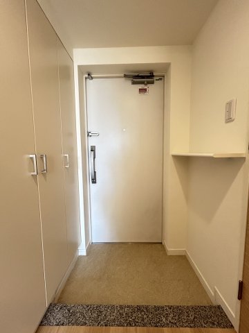 玄関　※別部屋参考写真