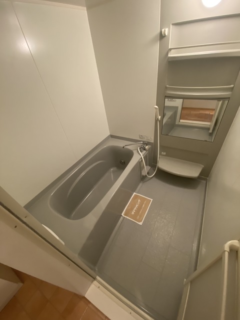 バス・シャワールーム　一坪サイズのお風呂でお子様との入浴も問題ありません。