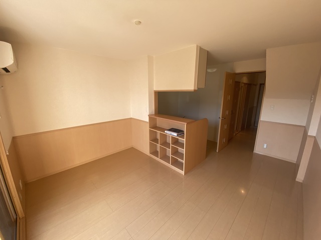 居室・リビング　オシャレなツートンのリビングスペースです。