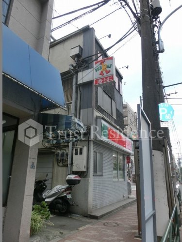 コンビニ　ファミリーマート墨田菊川駅前店（コンビニ）まで252m