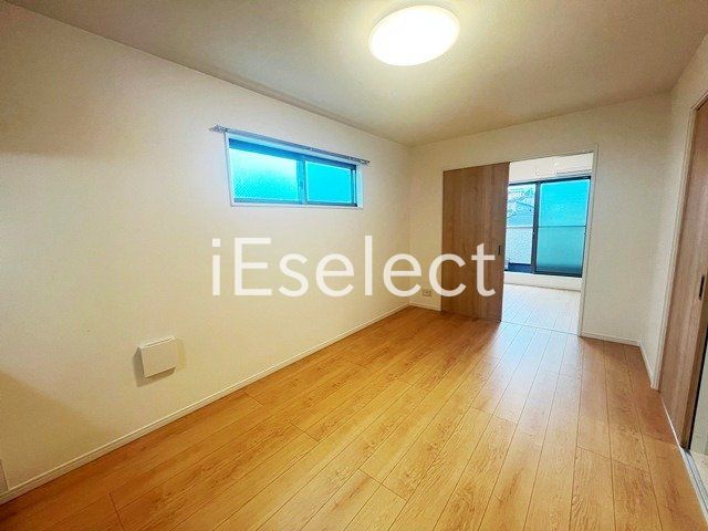 居室・リビング　2面採光で明るいお部屋です