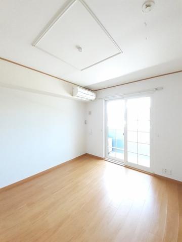 居室・リビング　※同タイプ部屋の写真です。
