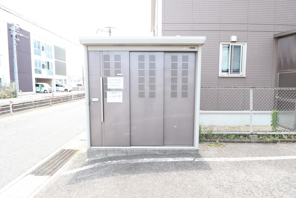 その他　敷地内にゴミ置き場もあってとっても便利♪