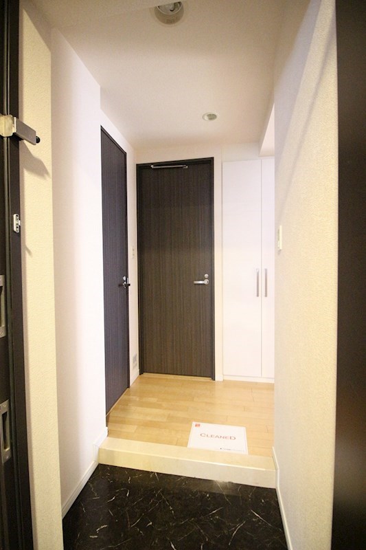 玄関　※参考写真（同物件別部屋です）