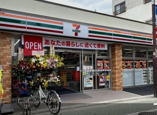 コンビニ　セブンイレブン 梅田店（コンビニ）まで135m
