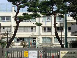小学校　目黒区立駒場小学校（小学校）まで674m