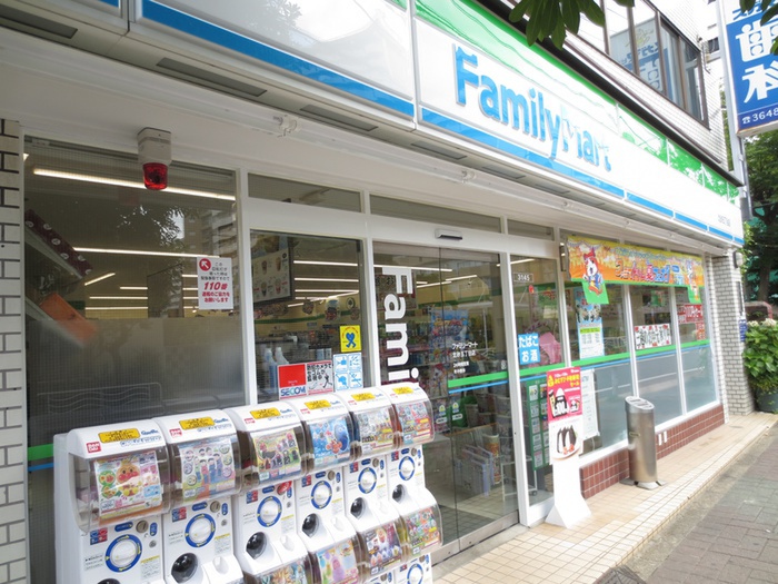 コンビニ　ファミリーマート（コンビニ）まで196m