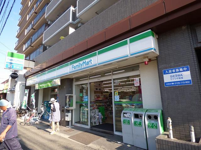 コンビニ　ファミリーマート（コンビニ）まで144m