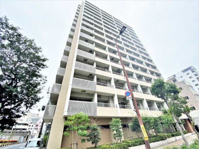 1K Mansion in Tennoji-ku, Osaka