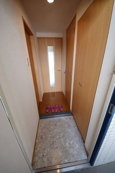玄関　★スペースがあるので何足か出しっぱでもいけそうです★