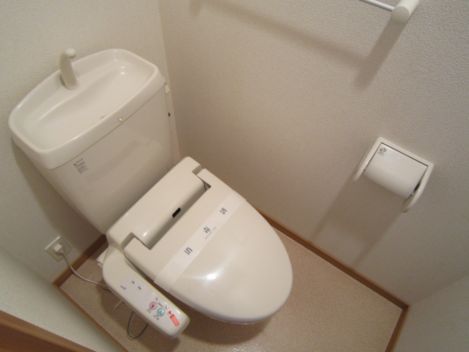 トイレ　温水洗浄便座付き