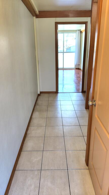 その他部屋・スペース　奥行きのある形の室内となっております。