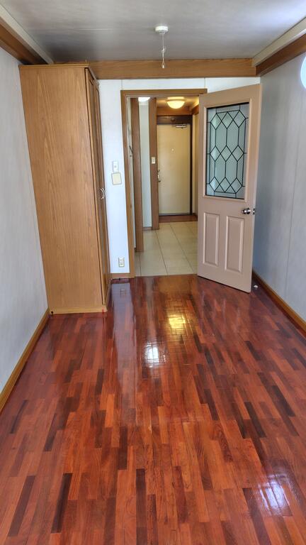 居室・リビング　居室にはクローゼット備付で、洋服・荷物等収納できます。