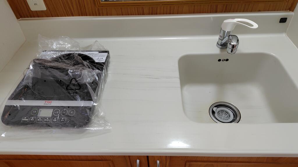 キッチン　ガス不使用オール電化住宅の為、IHヒーターを使用しています。