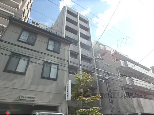 京都市中京区瓦之町のマンションの建物外観