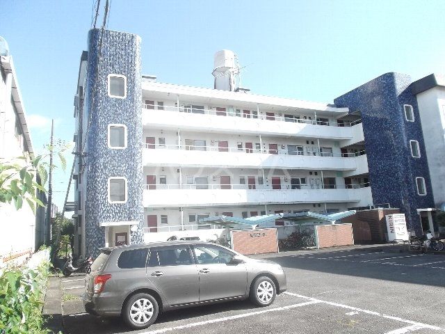 静岡市葵区竜南のマンションの建物外観