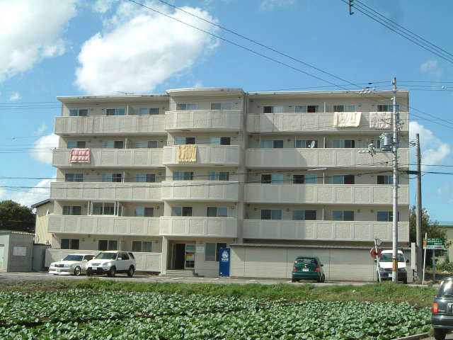 函館市桔梗町のアパートの建物外観