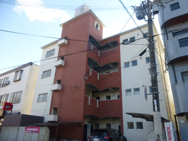 姫路市五軒邸のマンションの建物外観