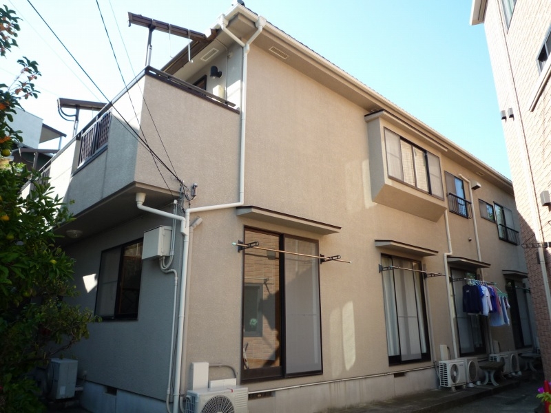 横須賀市安浦町のアパートの建物外観