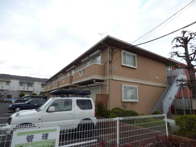 羽村市富士見平のアパートの建物外観