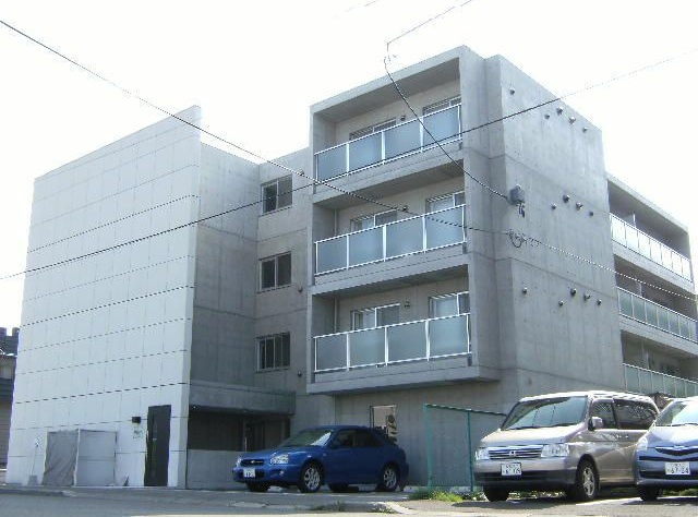 札幌市厚別区厚別中央四条のマンションの建物外観